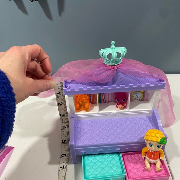 Barbie, Chelsea, Mini Golf, And Cute Canopy Bed Set. Sold Together. - Picture 5 of 5